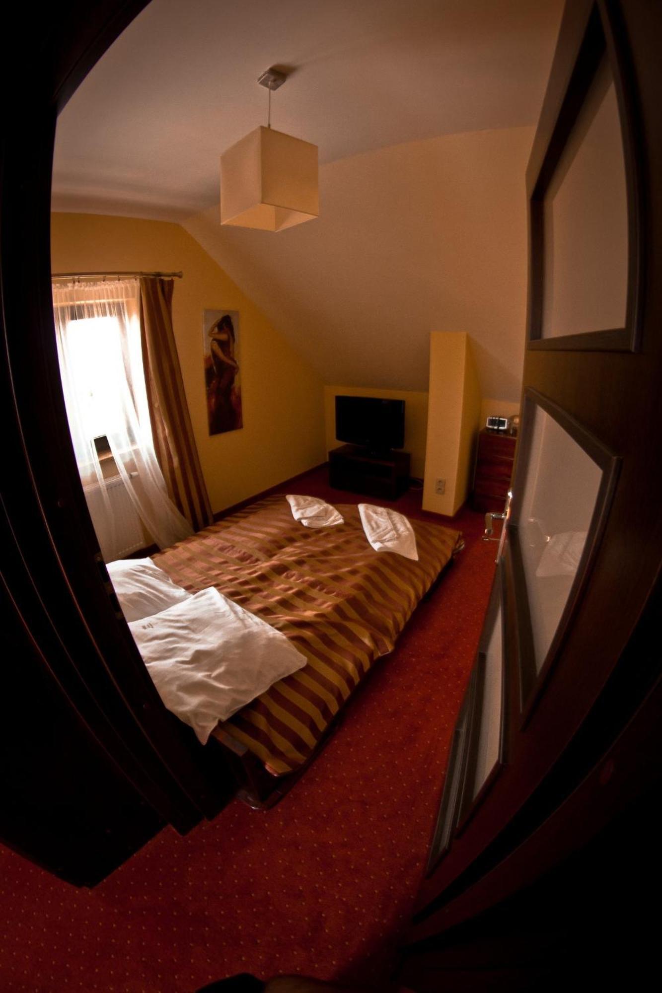 Hotel Dwa Bratanki Rzeszów Exterior foto